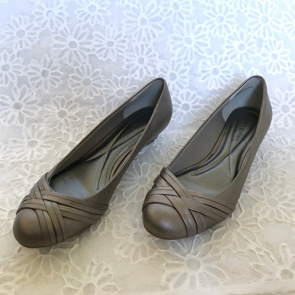 Andrew Geller "Wennie" size 9 wedges